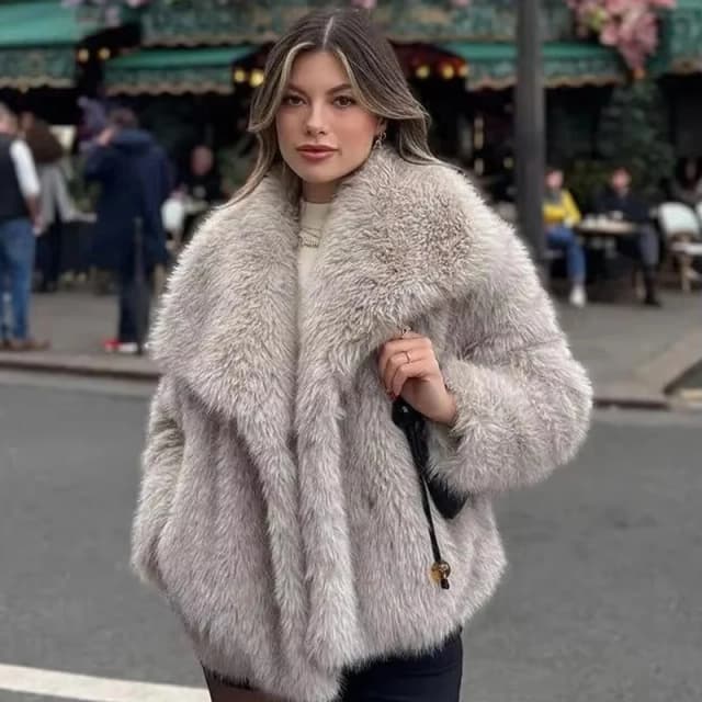 女性のためのふわふわの毛皮のコート,大きな襟,フェイクフォックスの毛皮のジャケット,豪華なオーバーコート,ハイストリート,新しいファッション,冬,2022