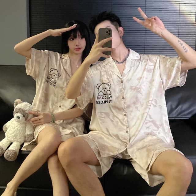 カップル用アイスシルクパジャマセット,漫画のクマのパジャマ,男性と女性用のボタンダウンラウンジウェア,ショーツセット